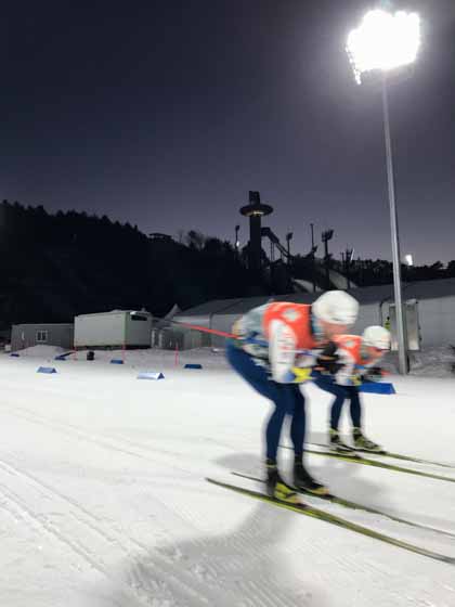 Det svenska vallarna Johan Wåhlström och Roger Kristofersson på glid i PyeongChang. Foto: SOK