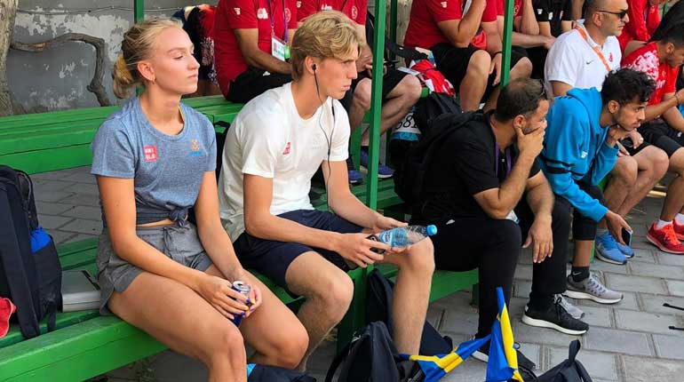 Fullt fokus inför tävlingarna hos 16-åringarna Maja Åskag och Oskar Edlund. Foto: SOK.