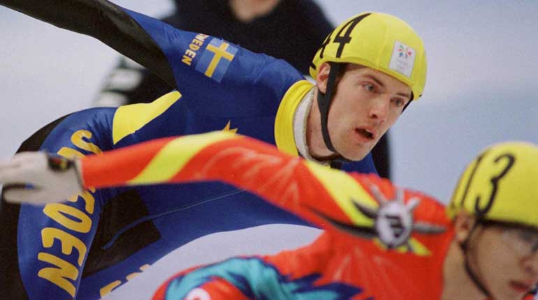 Sveriges enda olympiske åkare i Short track, Martin Johansson under tävlingarna på 1000 m i Nagano 1998. Foto: TT