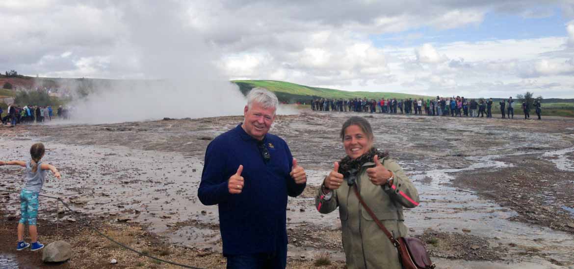 Gunnar Larsson och Pernilla Wiberg under besöket på Island. Foto: privat