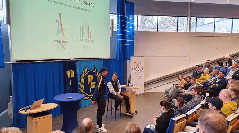 Friidrottstränaren Yannick Tregaro och SOK:s verksamhetschef Peter Reinebo var några av talarna under SOK:s tränarutbildning på Bosön. Foto: SOK.