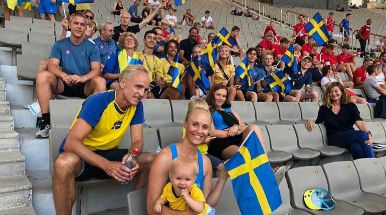 De svenska friidrottarna hade bra stöd från publiken på Tofiq Bachramov-stadion i Baku. Foto: SOK.