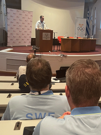 Mats Årjes håller tal under SOK:s ordförandekonferens i grekiska Olympia. Foto: SOK