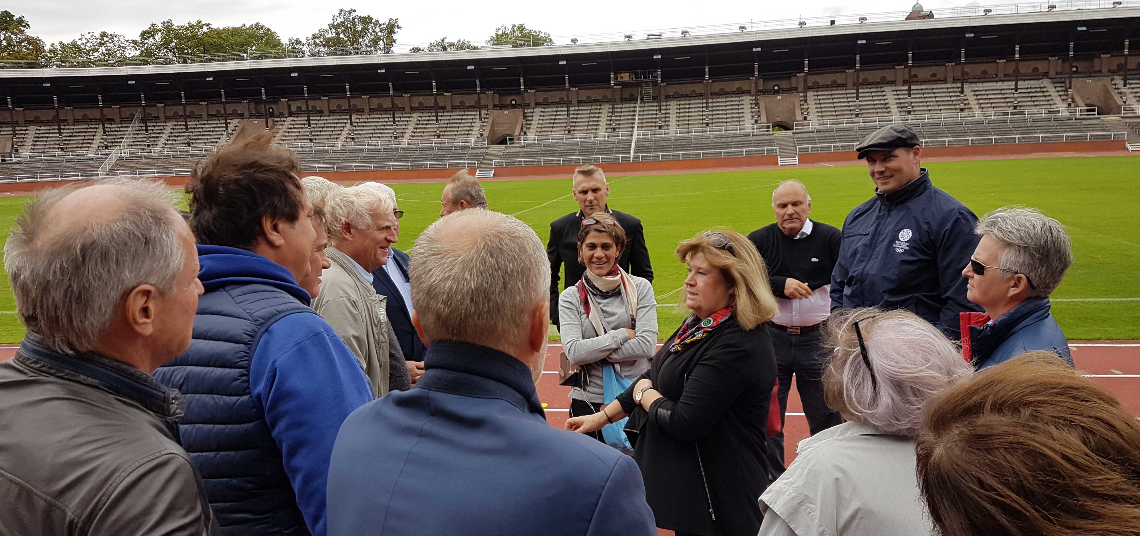 Gunilla Lindberg ledde rundvandringen på Olympiastadion. Foto: SOK