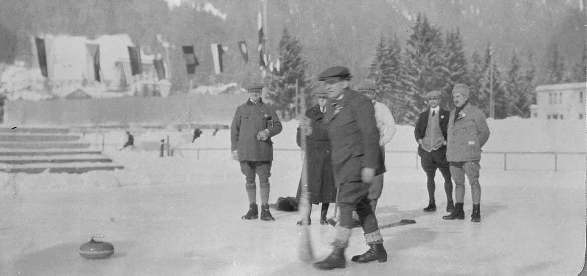 Det svenska curlinglaget in action i Chamonix 1924. Foto: IOK