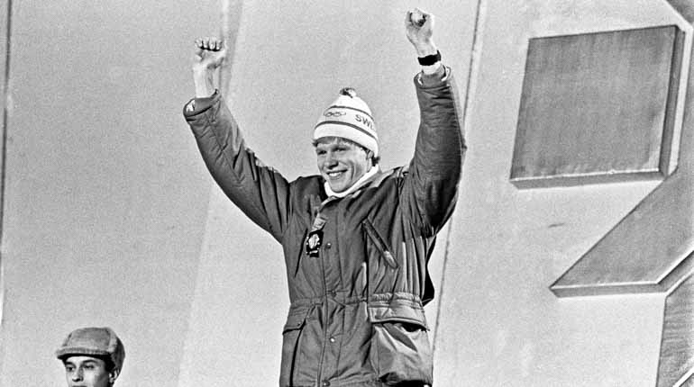Tomas Gustafson på prispallen efter guldet på 5000m i Sarajevo 1984. Foto: TT